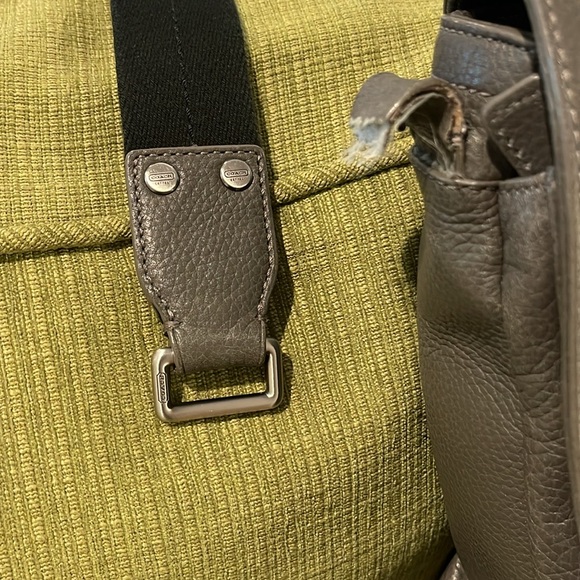 Coach “Camden” Pebbled Leather Unisex Messenger Bag - Picture 4 of 16